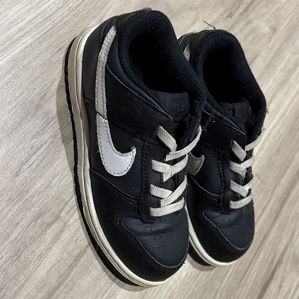 Nike Kids Black and Gray Sneakers